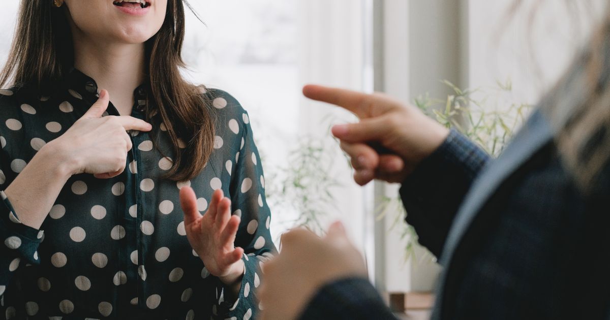 シチュエーション別・イライラしている人への対応例