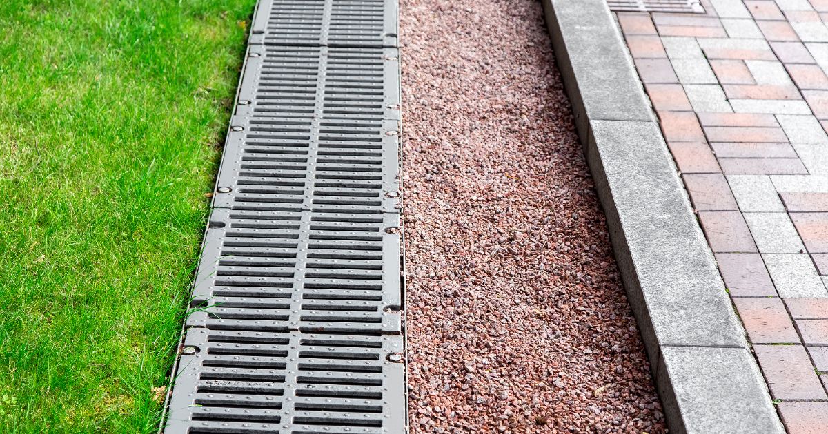 側溝の蓋は「てこ・隙間・長さ」を意識すると動かしやすい