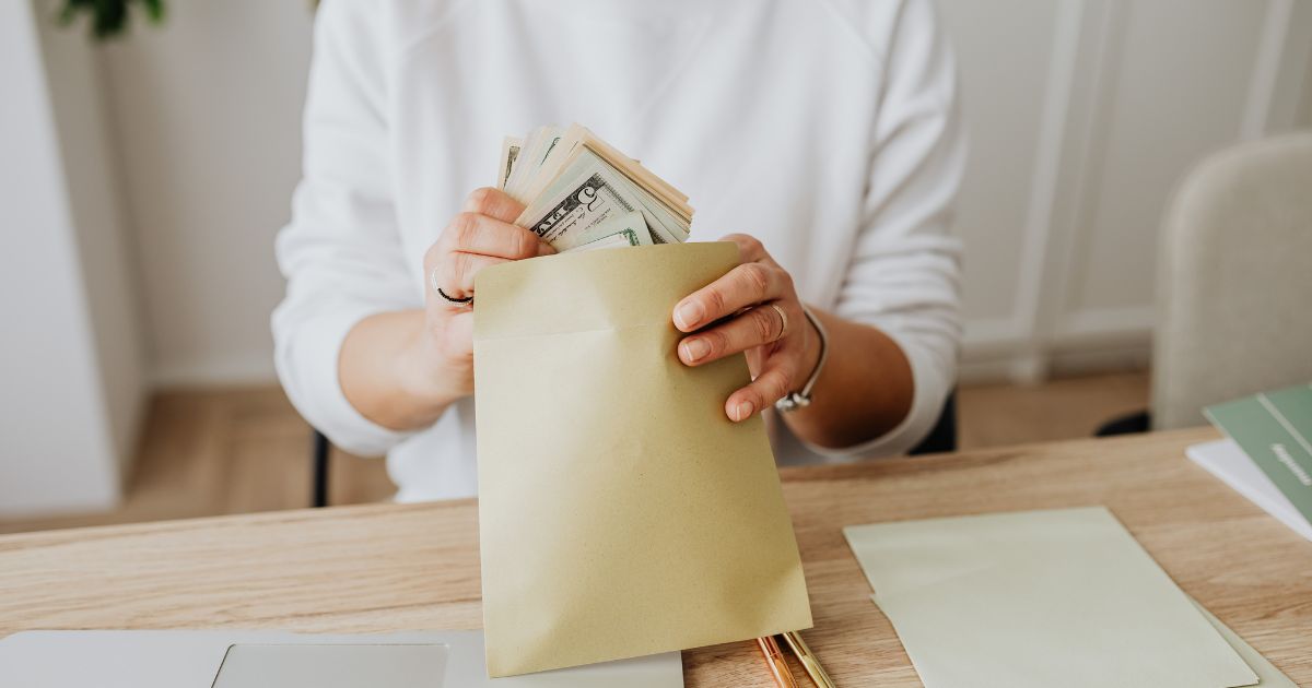 簡易書留の封筒は基本自由。ただし押さえておきたいポイントがある