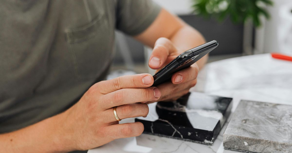 iPhoneから管理している場合の解除方法（ブラウザ操作）